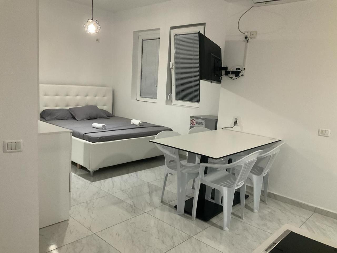 Golem Apartment Ngoại thất bức ảnh